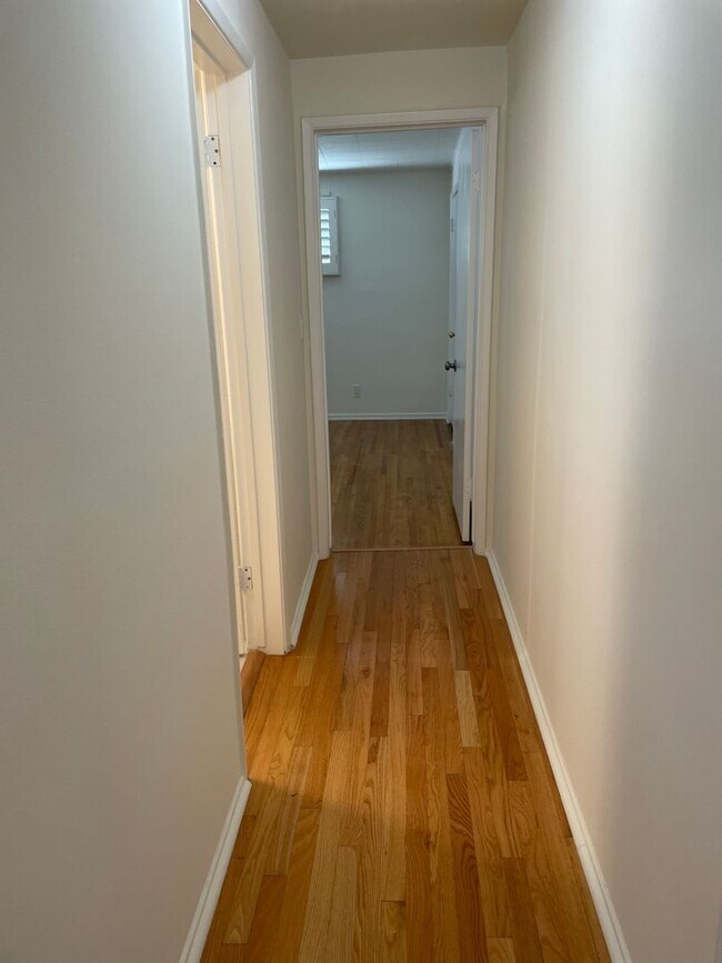 Foto del edificio - Gorgeous 3 Bedroom 1.5 Bath Home located i...