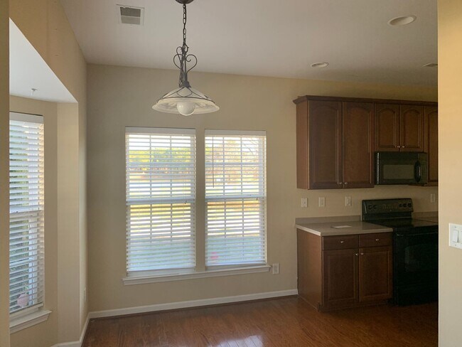 Foto del edificio - Beautiful, Move in ready,  3 Bedroom 2.5 B...