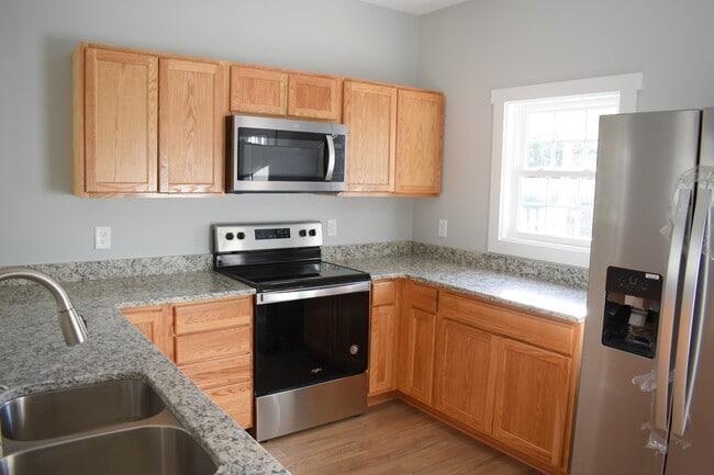Building Photo - 308 Kenwood Ave