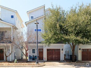 Building Photo - 2703 Halcyon Dr