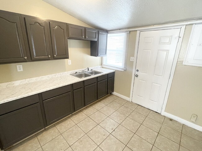 Foto del edificio - Martindale-Brightwood 4BR House!