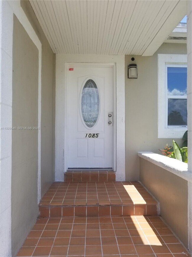 Foto del edificio - 1085 NW 133rd St