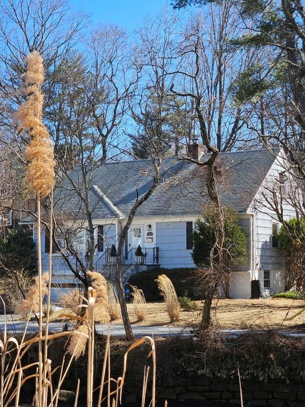 Primary Photo - 1035 Shore Acres Dr