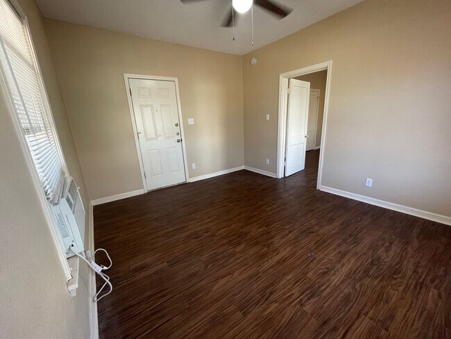 Foto del edificio - Downstairs One Bedroom One Bathroom w/ Was...