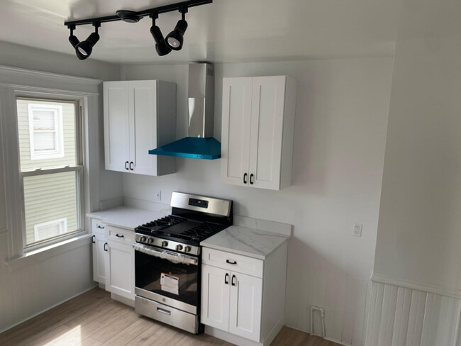 Foto del edificio - 458 Hollister Ave