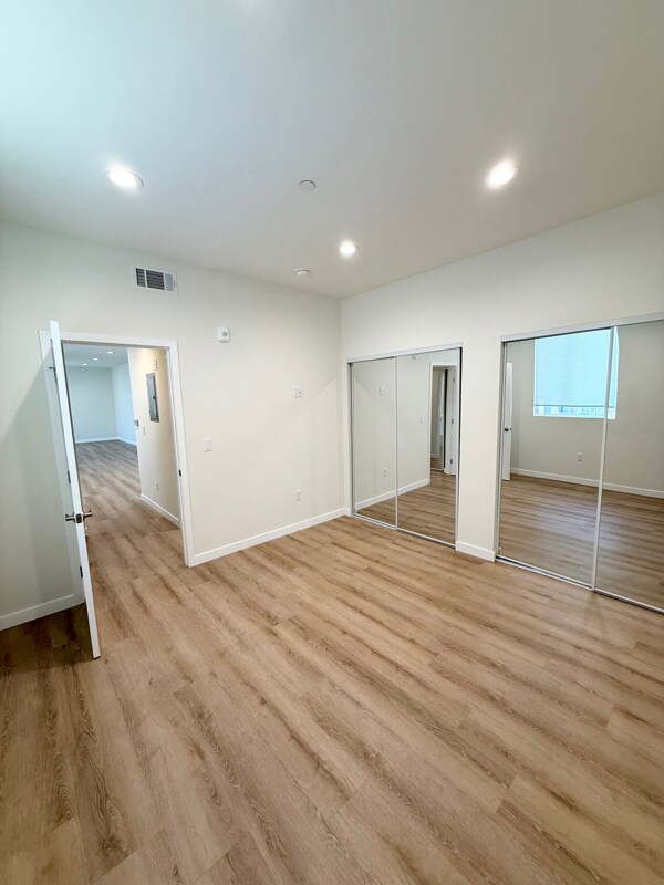 Foto del edificio - 8827 Van Nuys Blvd