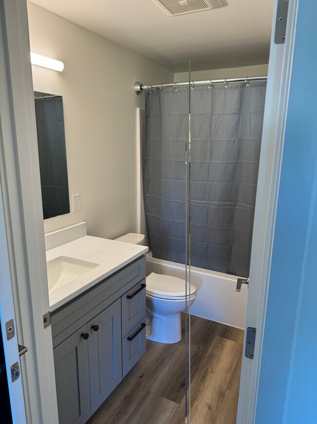 Baño - 342-348 NW 15th St