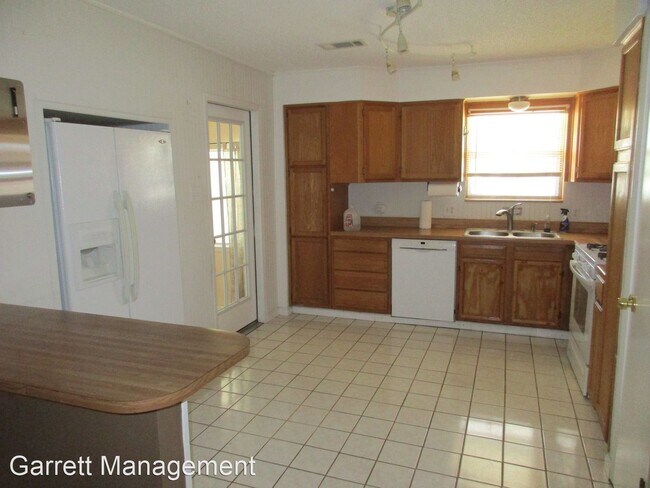 Building Photo - 4 br, 2.5 bath House - 1501 W 4th St