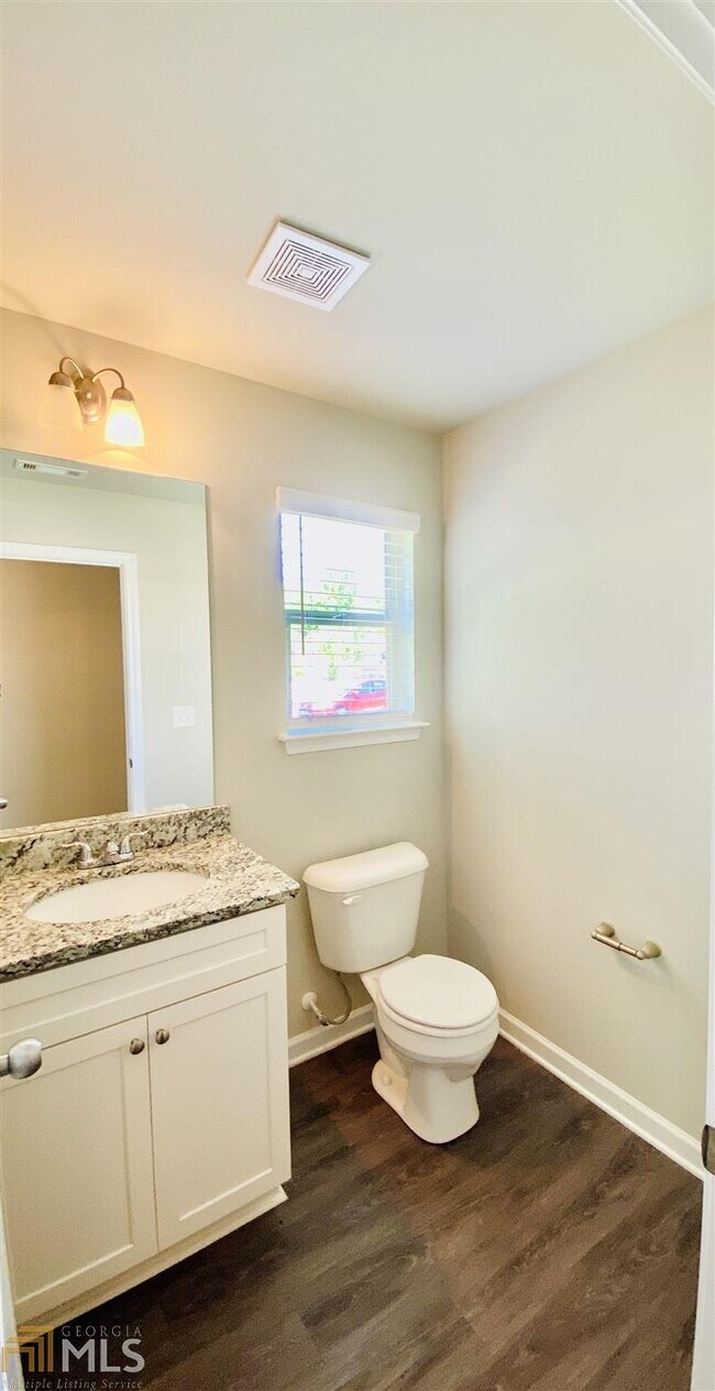 Building Photo - 310 Nutwood Trce