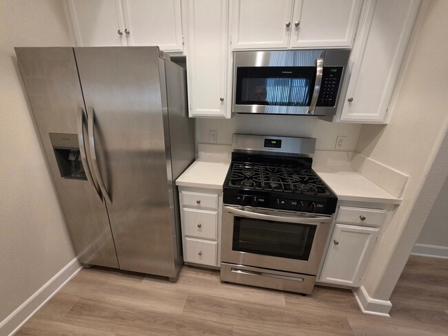 Building Photo - 2669 S Barrington Ave