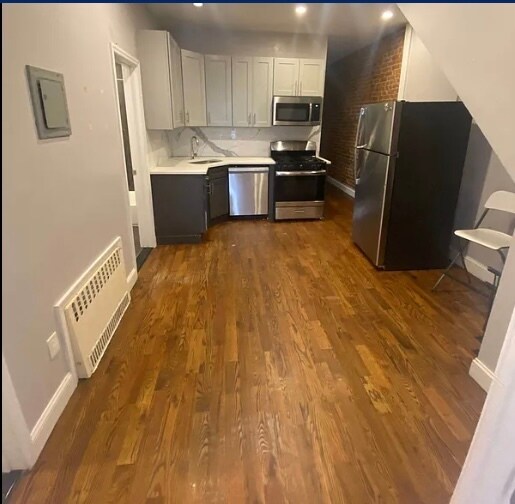 Primary Photo - 1014 Halsey St