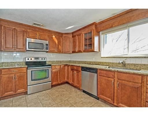 Primary Photo - 24 Lill Ave