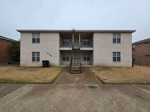 Building Photo - 2309 Terrace Dr