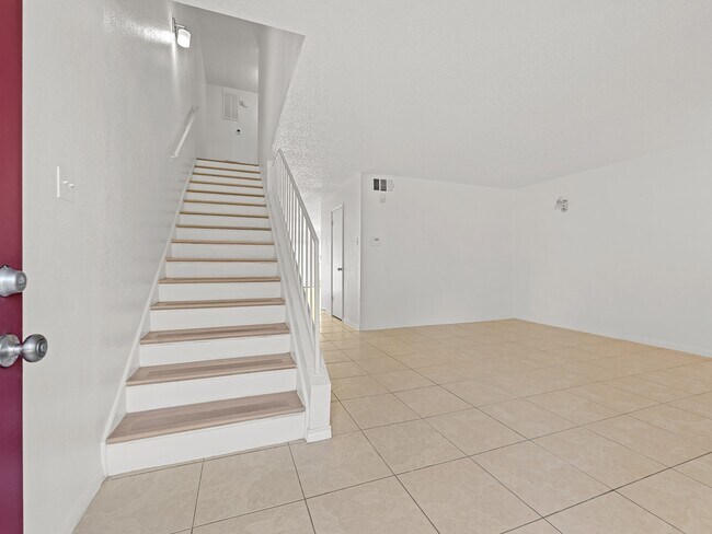 Foto del edificio - 6456 Kentwick Dr