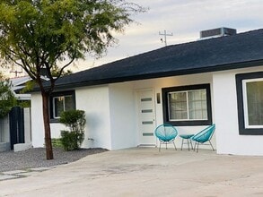 Building Photo - 2020 E Weldon Ave