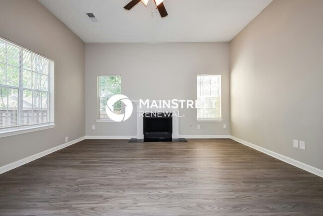Foto del edificio - 4 Bedroom Pet-Friendly Home in Lithonia, G...