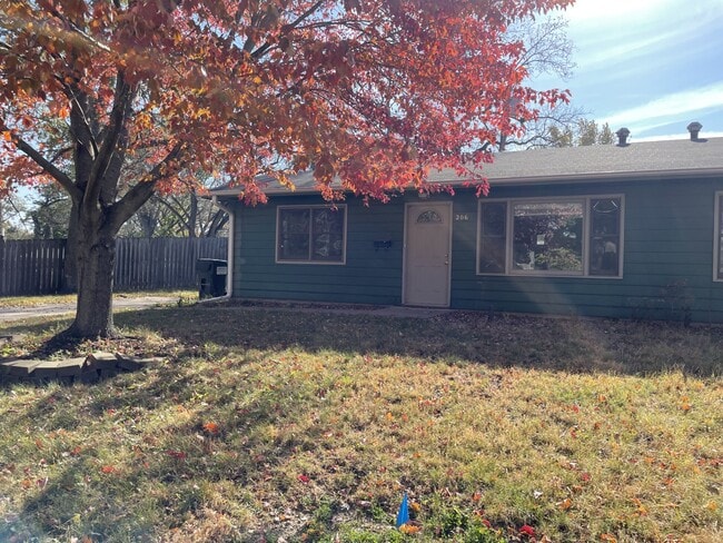 Building Photo - 206 Hickory Dr