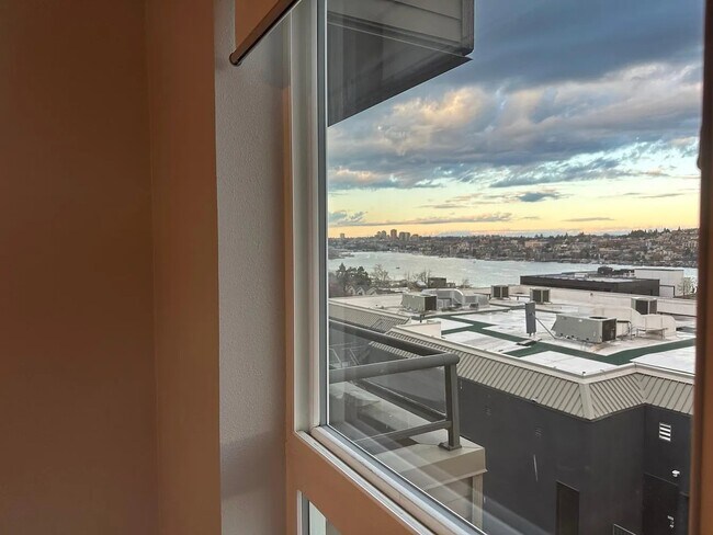 Foto del edificio - 1504 Aurora Ave N