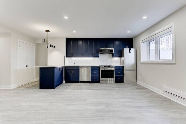 Building Photo - 2071 Keele St