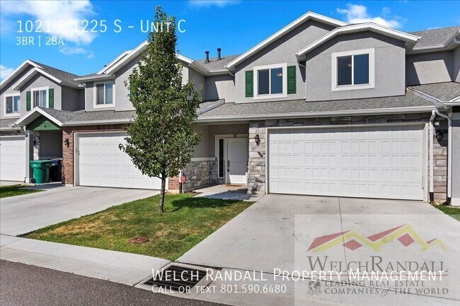 Building Photo - Beautiful Townhome in Clearfield