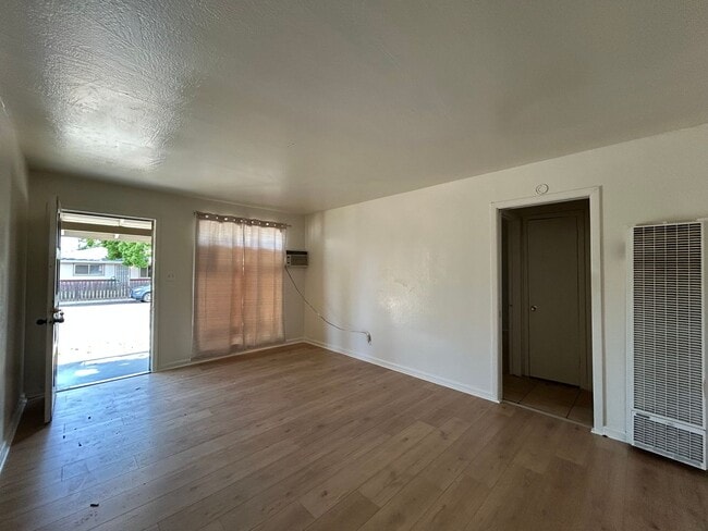 Building Photo - Gardella Duplex-824
