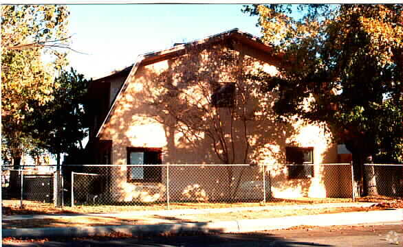 Building Photo - 1850 E 4th St