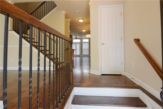 Building Photo - 2253 Lavista Ct NE