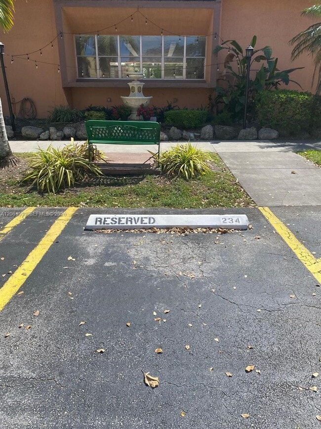 Foto del edificio - 9400 W Flagler St