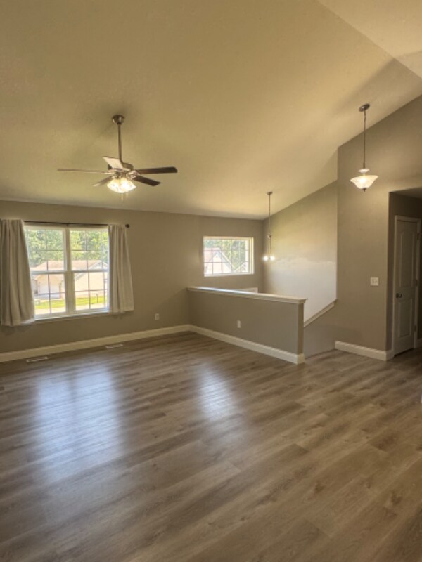 Foto del edificio - 4769 Land Rush Dr