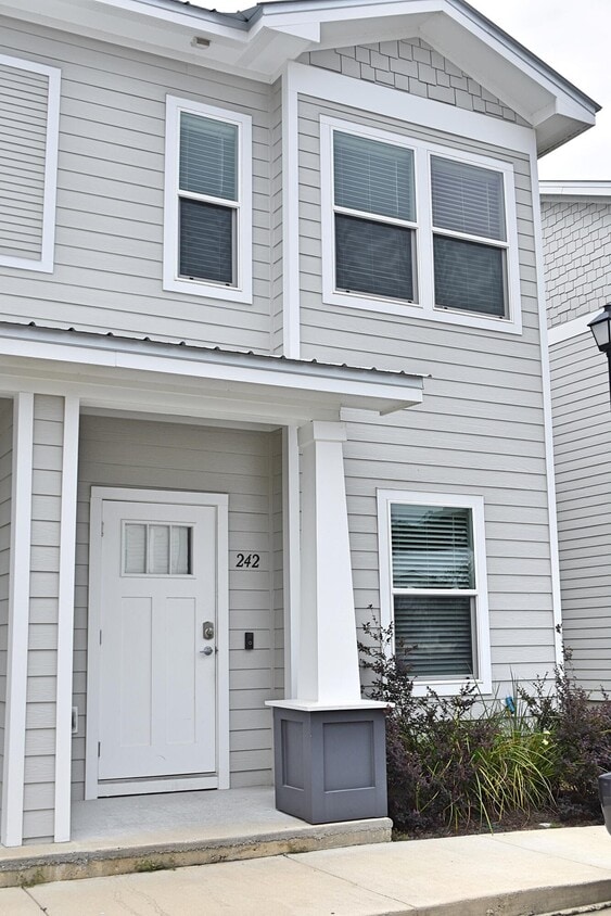 422 Palm St, Freeport, FL 32439 Townhome Rentals in Freeport FL