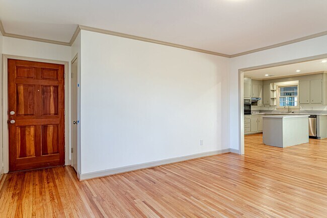 Building Photo - Price Improvement! 5 bedroom, 3 bathroom h...