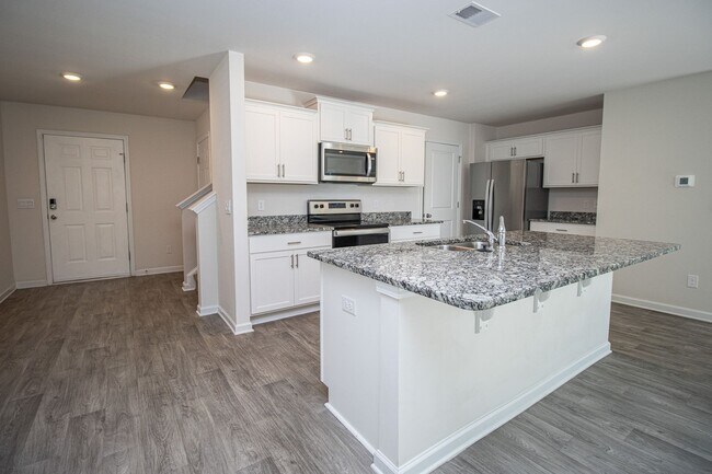 Foto del edificio - Spacious 4 Bedroom, 2.5 Bath Home in Bowden Village - Just Reduced! Don't miss it!