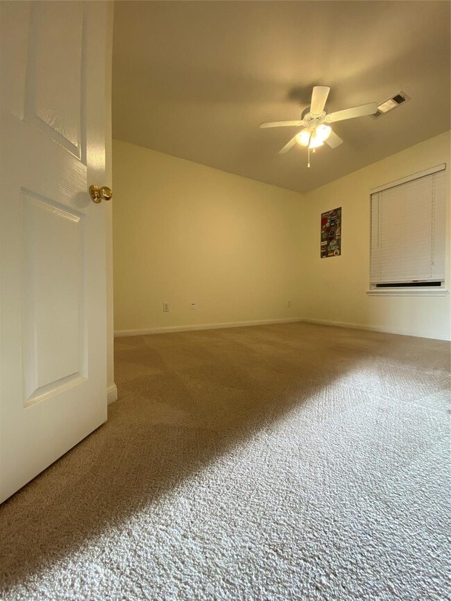 Building Photo - 11905 Algonquin Dr