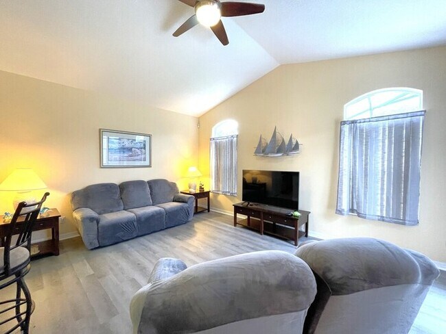 Building Photo - 229 Corvina Dr