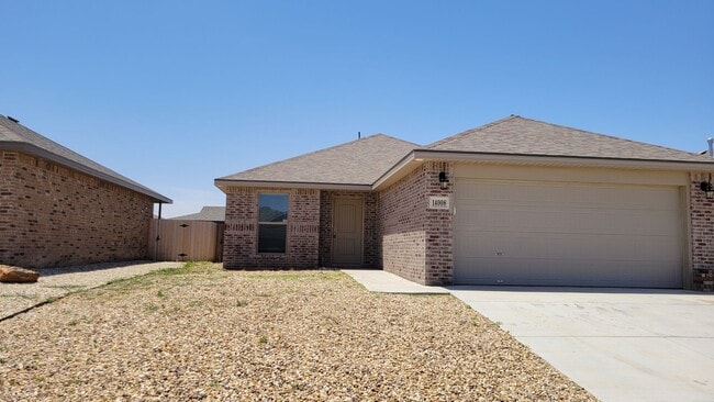 Building Photo - This Beautiful Brand New Custom Brick Home 3 bed/ 2 bath/ 2 car garage Open Concept with huge bac...