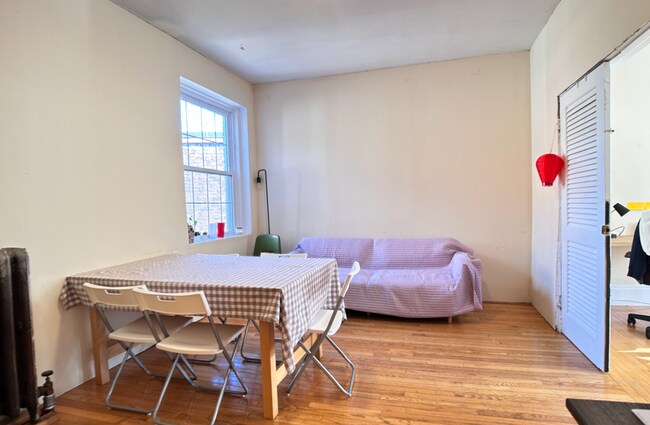 Building Photo - 137 Chiswick Rd