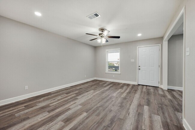 Building Photo - 1005 Summer Ct Cir