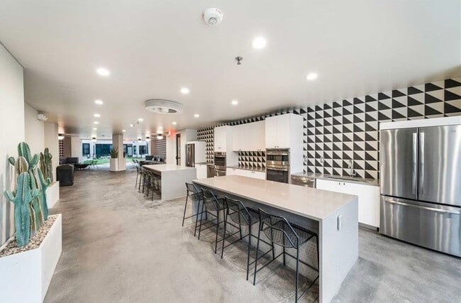 Building Photo - Stunning 1 Bedroom, 1 Bathroom Urban Oasis...