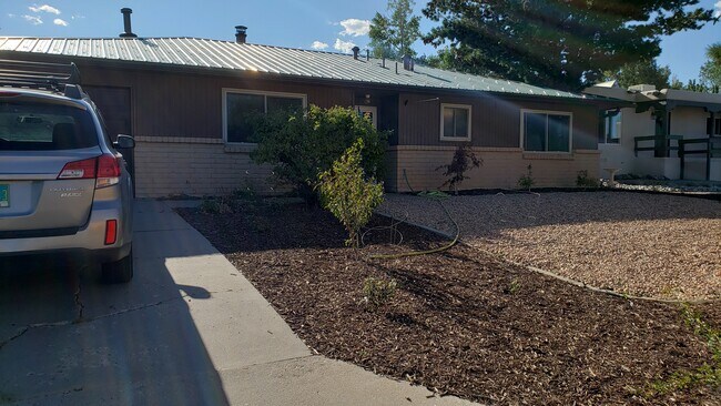 Building Photo - 913 Capulin Rd