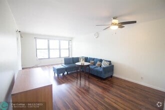 Building Photo - 2316 S Cypress Bend Dr