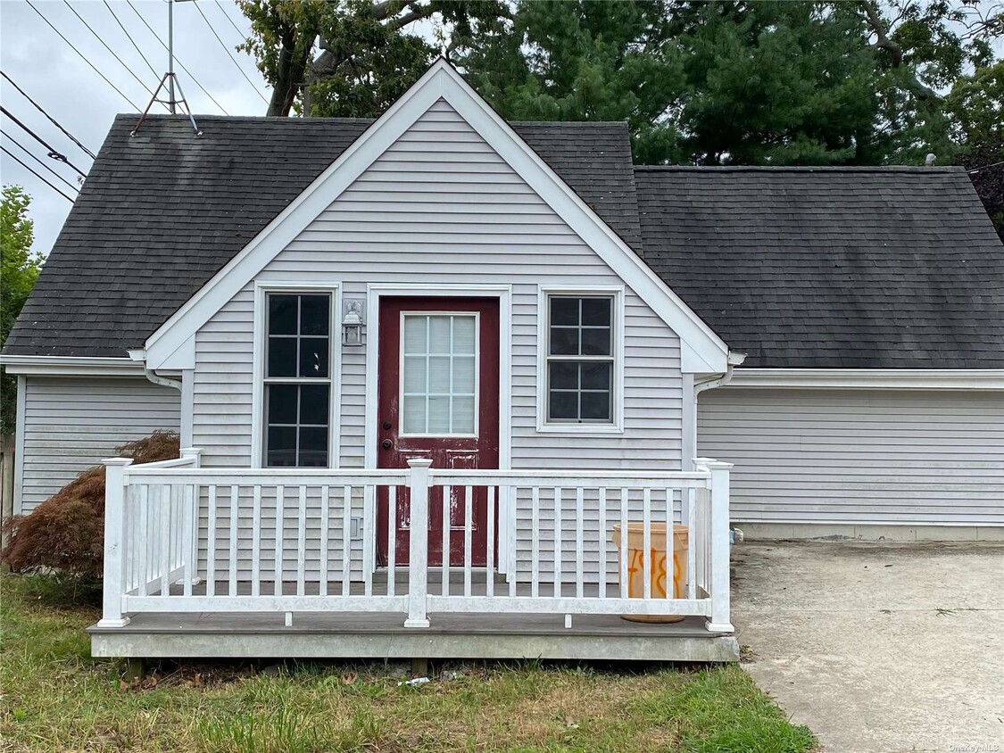 498 Rosevale Ave, Ronkonkoma, NY 11779 House Rental in Ronkonkoma, NY