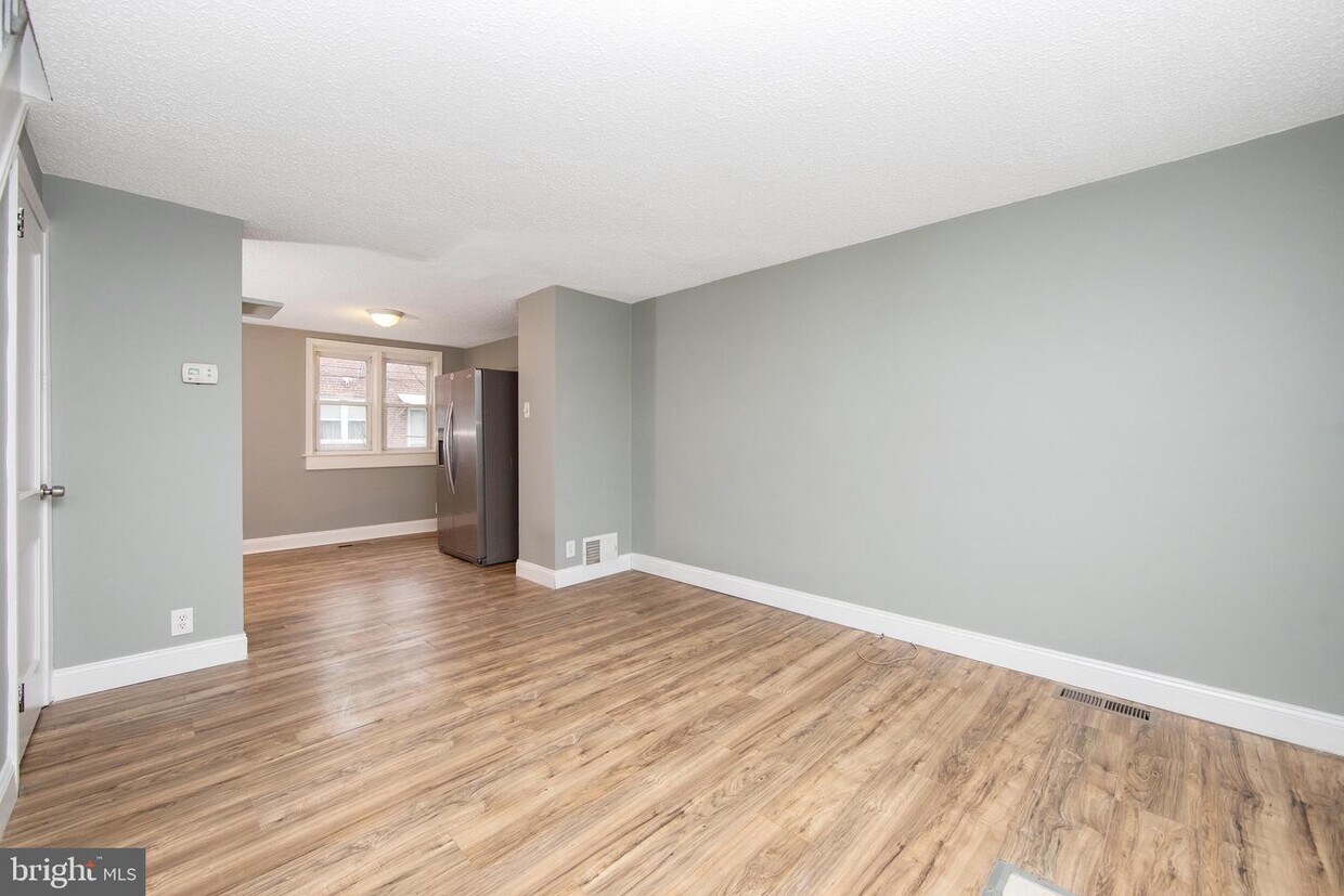 Foto principal - 3630 Livingston St