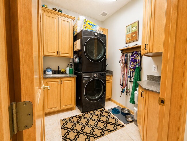 Foto del edificio - 13904 Shoreside Ct