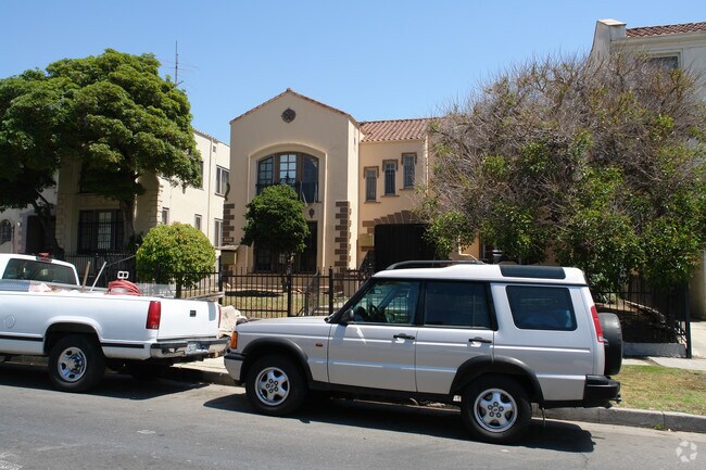 Building Photo - Catalina Apartments
