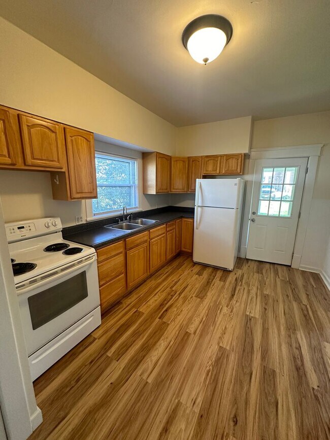 Foto del edificio - New Listing SINGLE FAMILY HOME!
