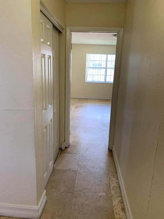 Foto del edificio - 505 NW 177th St
