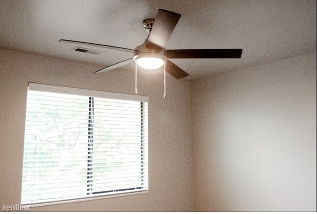 Foto del edificio - 2 br, 1 bath Apartment - 1801 W 700 N A12