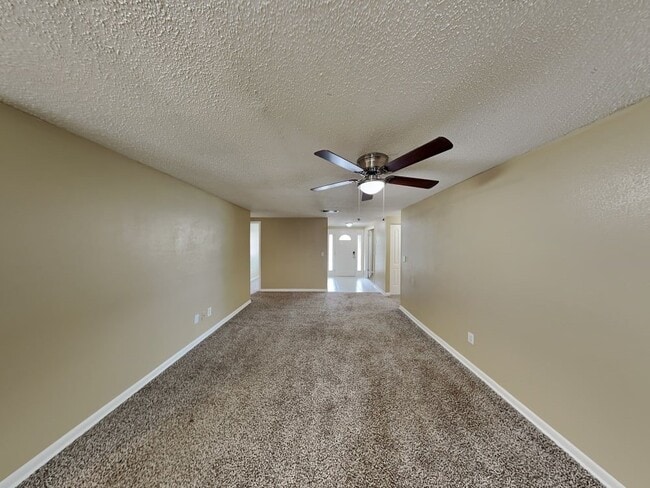 Building Photo - 2809 Cedaridge Dr