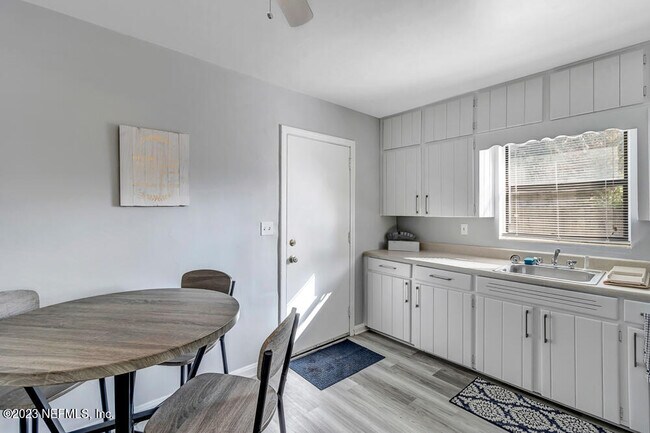 Foto del edificio - 1327 7th St N