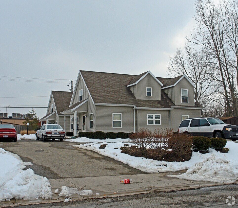 Primary Photo - 3168 El Camino Dr
